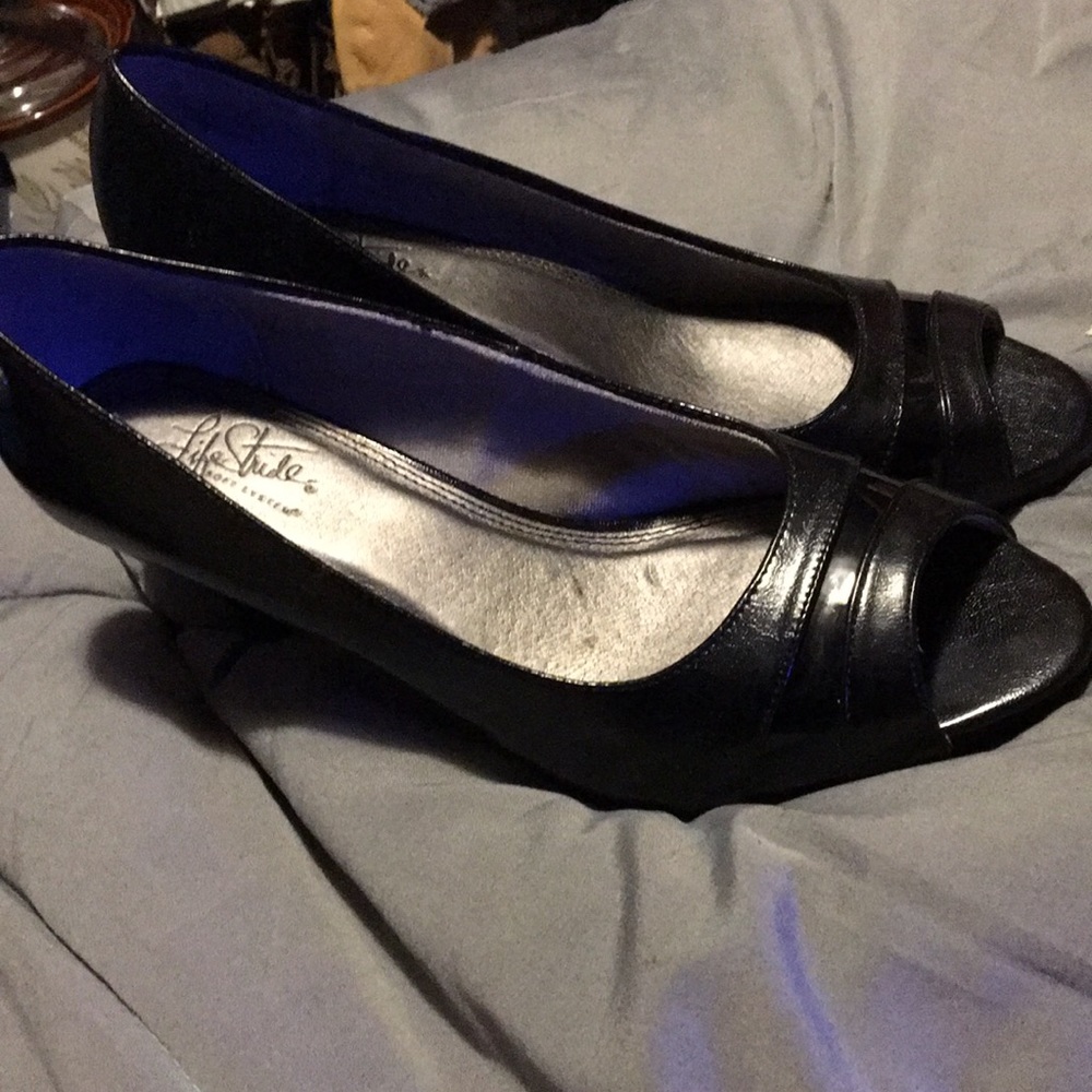 Lifestride  Open toe black heels